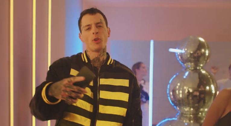 Героем ролика стал Скруджи