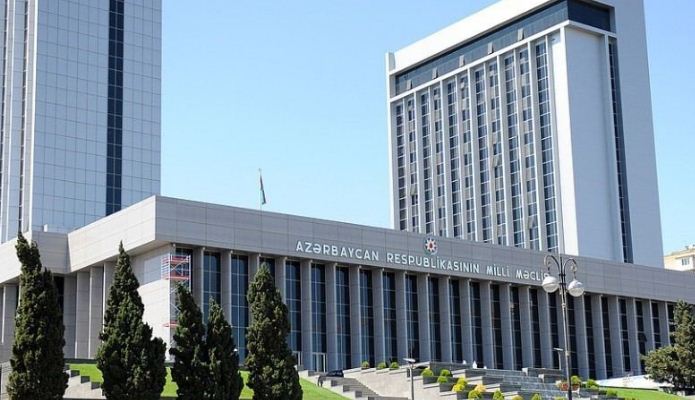Азербайджанские депутаты обсуждают запрет на рекламу азартных игр
