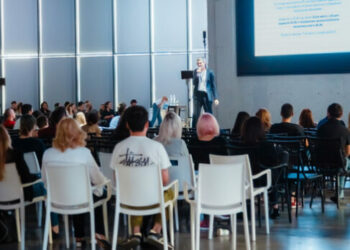 Контенту конференции маркетологов поможет опрос