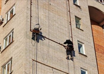 Депутаты уточнили основания для аннулирования разрешений на размещение рекламы, прежде всего на жилых домах