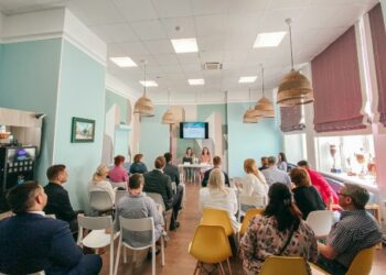 Эксперты оценивали спорные рекламные макеты, слоганы и видеоролики