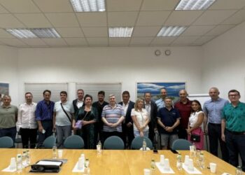 Журналистов вывезли на терминал