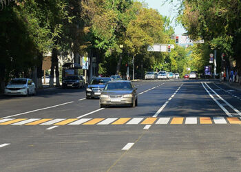 Перекрёстки Алматы очистят от рекламных конструкций