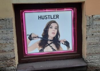 Эксплуатация интереса к сексуальной жизни, используемая в рекламе, уместна для эробутика 