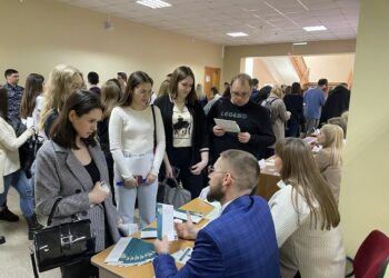 Пришедшим на День открытых дверей дали почувствовать себя госслужащими