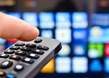 Почти половина казахстанцев смотрит ТВ каждый день