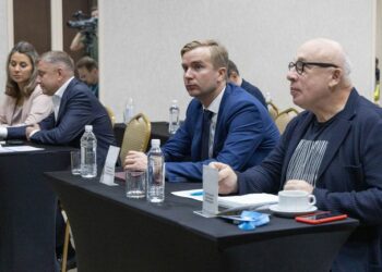 «Корабль радио идёт вперёд…»