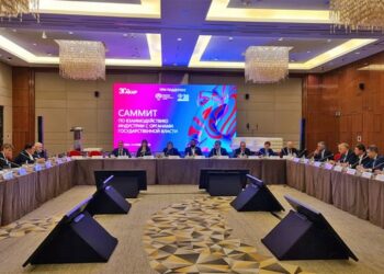 Участники саммита – за необходимость в конструктивном выстраивании диалога с органами власти 