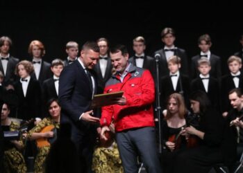 Эти лица узнают в Петербурге