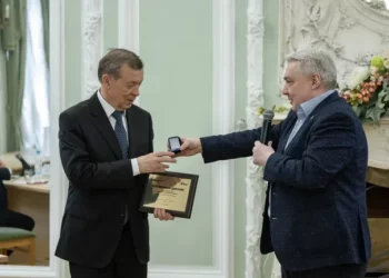 Вклад президента СПб ТПП в развитие рекламной отрасли отмечен знаком и дипломом