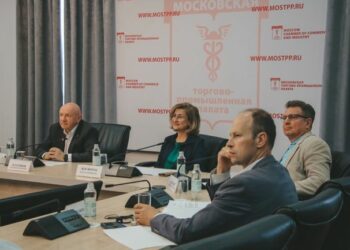 На заседаниях обсуждались актуальные и волнующие граждан и бизнес вопросы