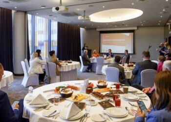 На деловом завтраке говорили о спорах