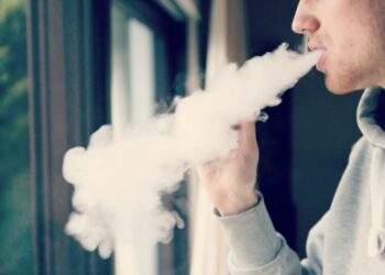 Слова директора магазина о том, что на рекламе не дым, а пар от холода, антимонопольщиков не убедили