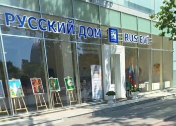 Первым должно быть название на азербайджанском