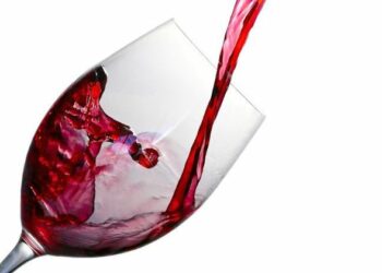 Дизайнеры против шаблонов: создаётся уникальный бокал для российских вин