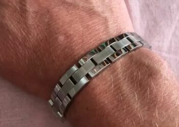 В Узбекистане предостерегли от сомнительной рекламы чудо-браслетов