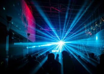 В рекламе выставки кошек отсутствовала возрастная маркировка