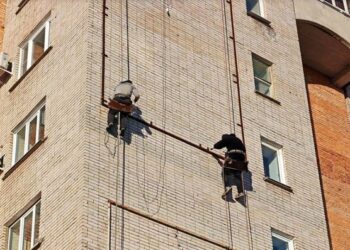 Незаконно установленная рекламная конструкция была демонтирована, но затем появилась снова