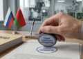 Знаки качества – самосвалу и автобусу