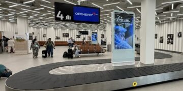 В новых терминалах аэропортов Оренбурга и Барнаула появились цифровые экраны 